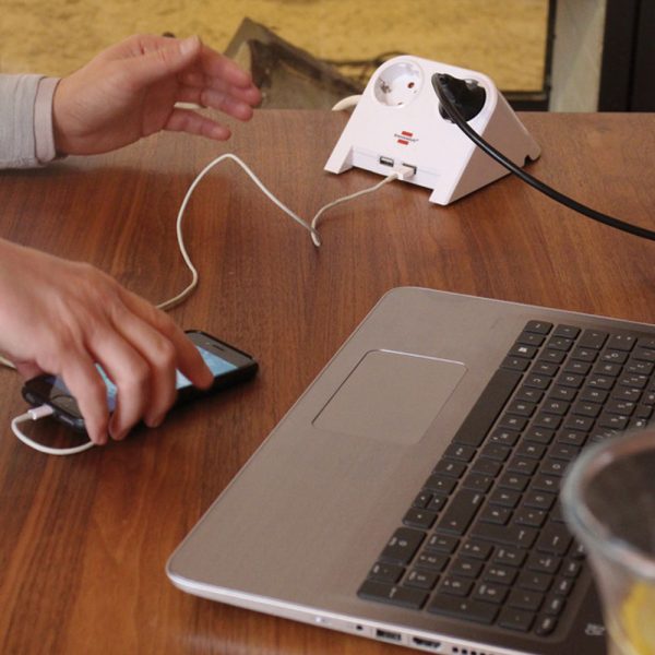 Brennenstuhl Desktop Power USB-2.0 jatkojohto työpöydälle musta - Image 3