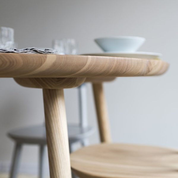 Emko Naive Dining table öljytty pyöreä ruokapöytä