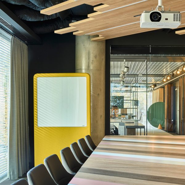 MuteDesign Wall akustoiva lattiasermi pyörillä ja valkotaululla - Image 8