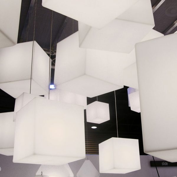 Slide Cubo Hanging riippuvalaisin - Image 3