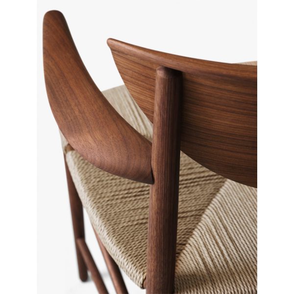 &Tradition Drawn chair HM4 walnut