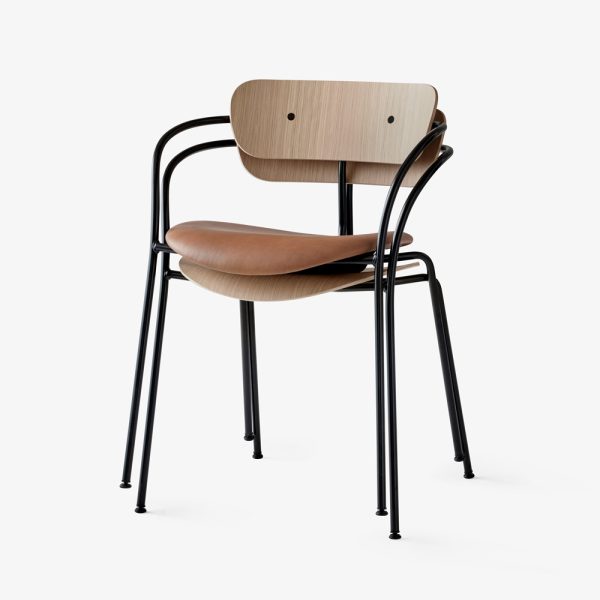 &Tradition Pavilion Chair AV4 Lacquered Oak