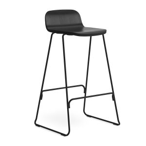 Normann Copenhagen Just Barstool selkänojalla