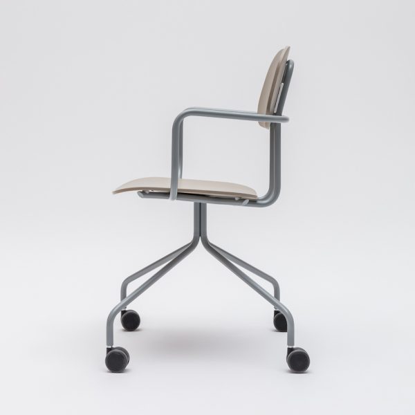 MDD New School Chair käsinojallinen tuoli ristikkojalka pyörillä - Image 2