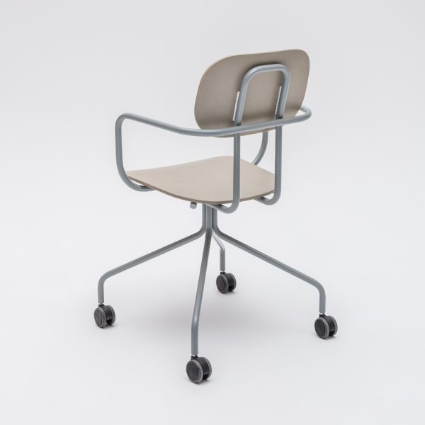 MDD New School Chair käsinojallinen tuoli ristikkojalka pyörillä - Image 3