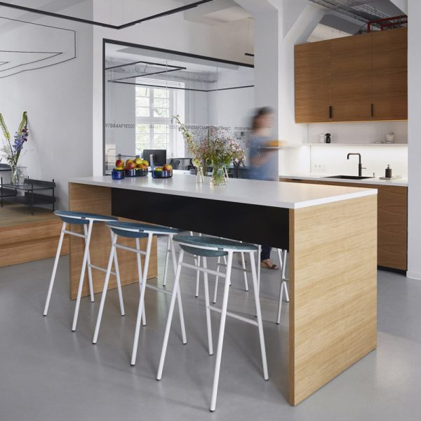De Vorm LJ 3 PET Felt Bar Stool korkea baarijakkara - Image 24