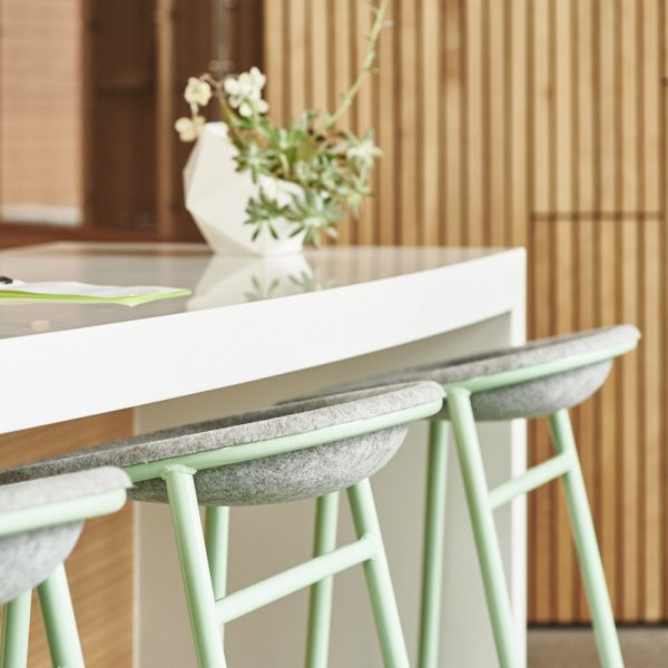 De Vorm LJ 3 PET Felt Bar Stool korkea baarijakkara - Image 27