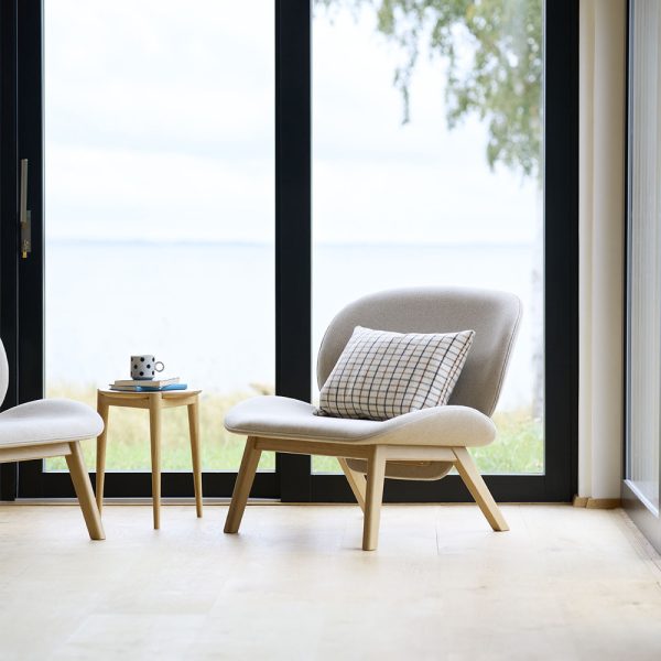 FDB Møbler L32 Suru nojatuoli lakattu tammi kangasverhoilu - Image 11